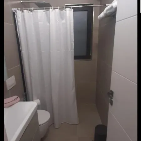 El-xho Apartment *